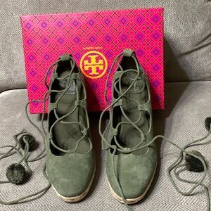 BRAND NEW 🔥 TORY BURCH HEATHER 95MM WEDGE LACE UP ESPADRILLE KID SUEDE 🥰